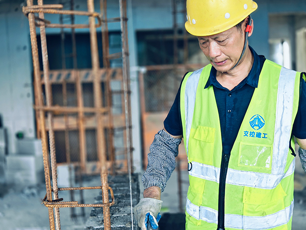 “蒸”战高温 绝不服“暑”——致敬高温下的拉斯维加斯9888建工人